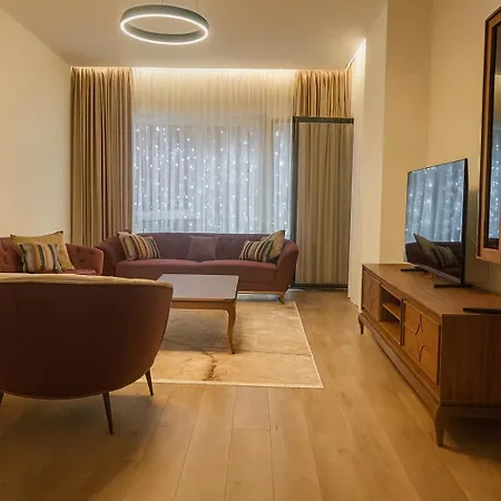 Emerald Luxury 2 Bedroom, 2 Bathroom *