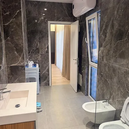 Emerald Luxury 2 Bedroom, 2 Bathroom 地拉那