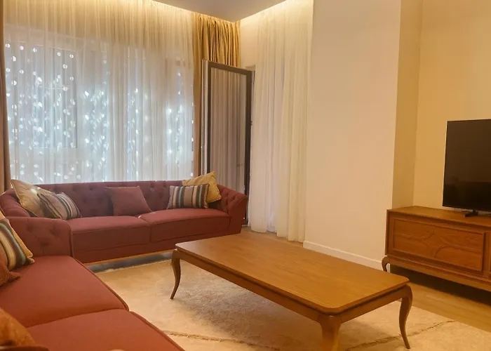 Emerald Luxury 2 Bedroom, 2 Bathroom *