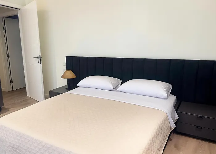 Lägenhet Emerald Luxury 2 Bedroom, 2 Bathroom Tirana