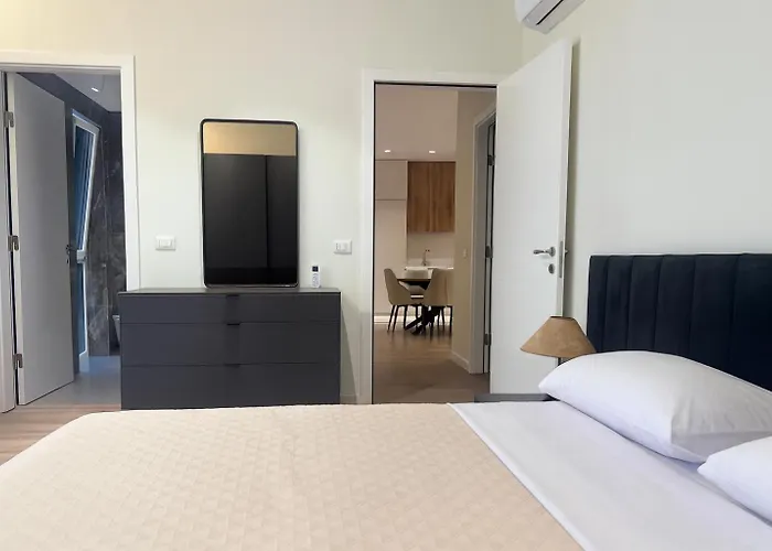 Emerald Luxury 2 Bedroom, 2 Bathroom