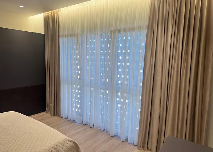 Emerald Luxury 2 Bedroom, 2 Bathroom * Tirana