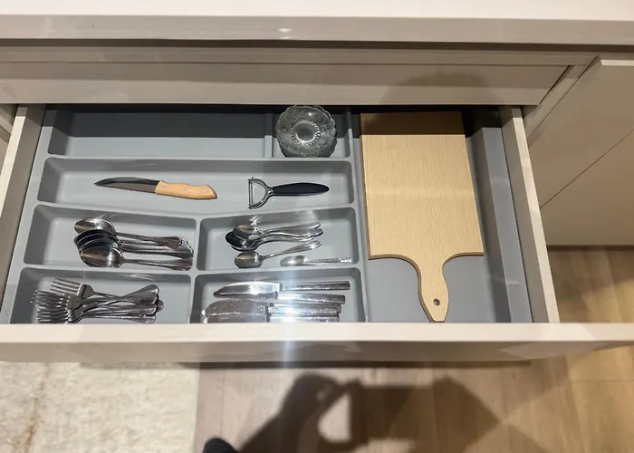 Emerald Luxury 2 Bedroom, 2 Bathroom