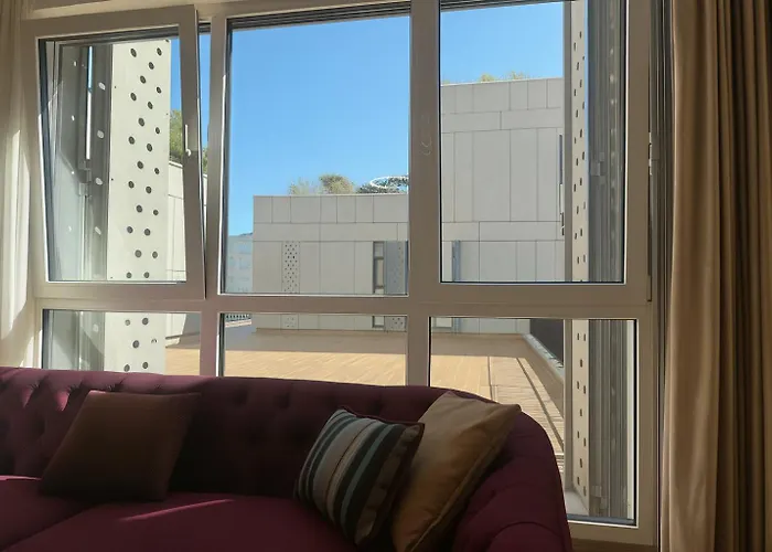 Emerald Luxury 2 Bedroom, 2 Bathroom *